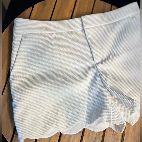 Club Monaco Scalloped Hem White Chino Shorts Women's Size 4 Textured - Picture 13 of 15